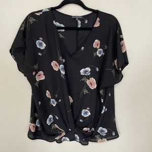 Short sleeve floral blouse, black
